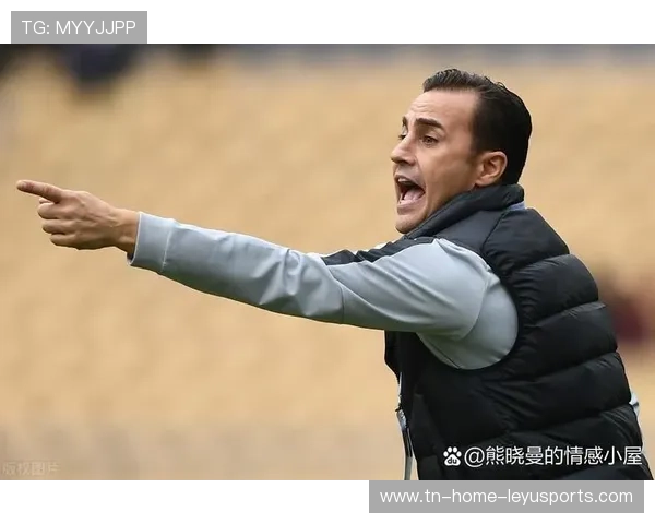 球员在训练中突破技术难点获得教练肯定，持球队员突破后